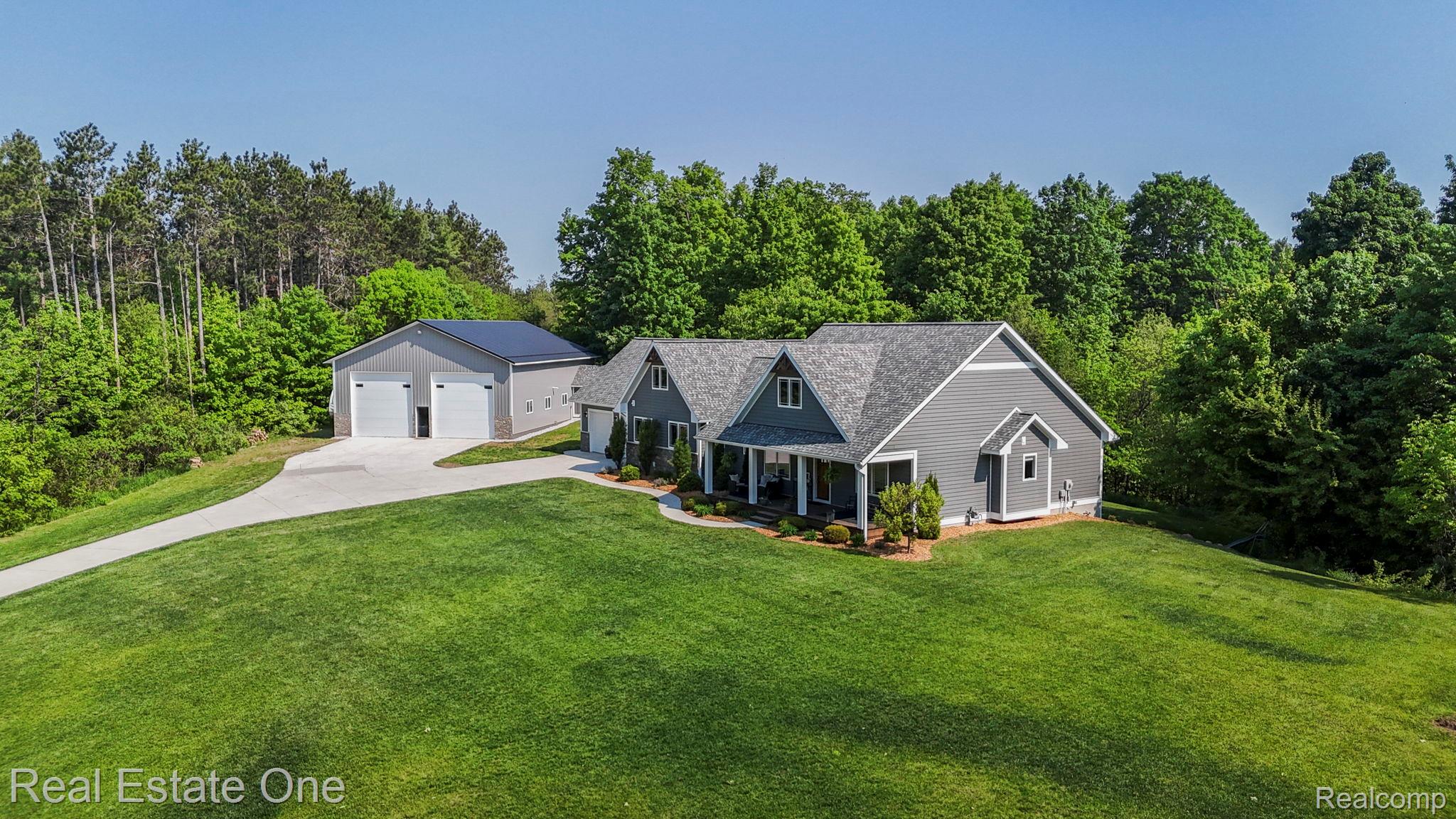 802 POTTER Road W