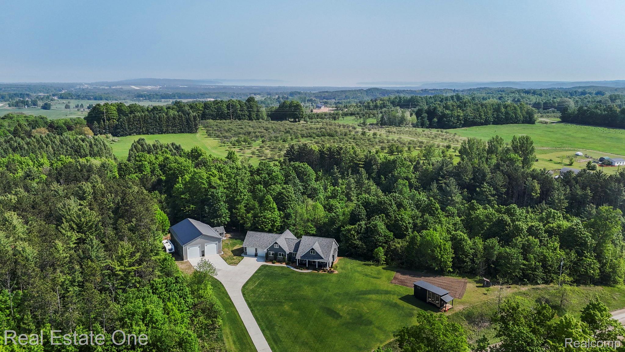802 POTTER Road W