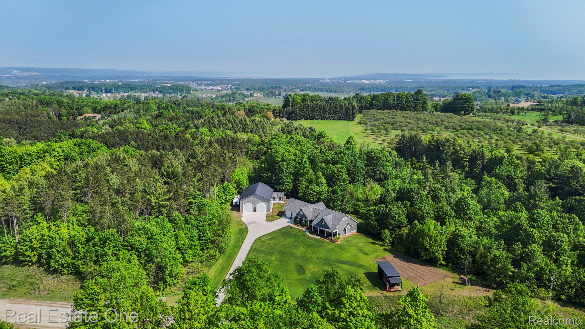 802 POTTER Road W