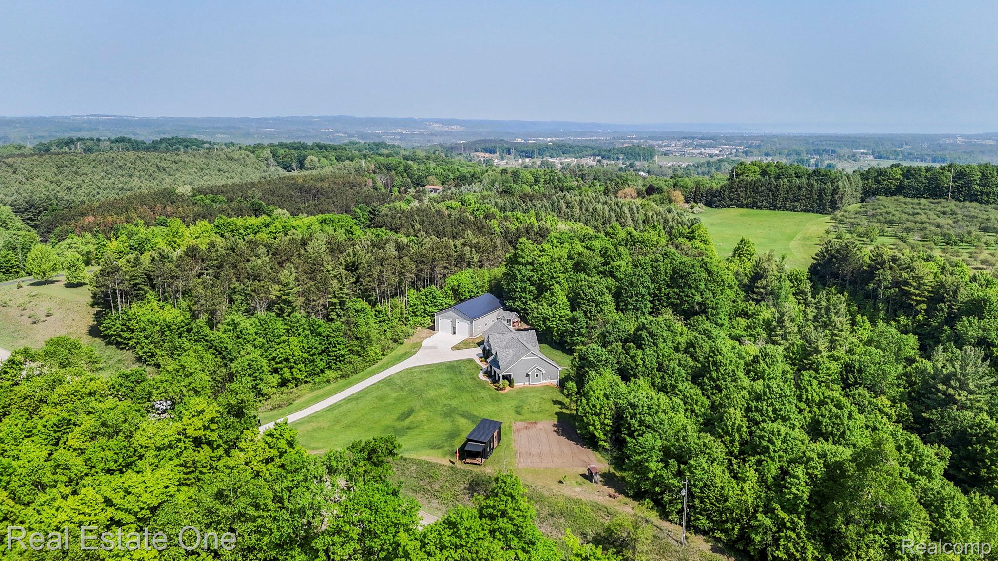 802 POTTER Road W