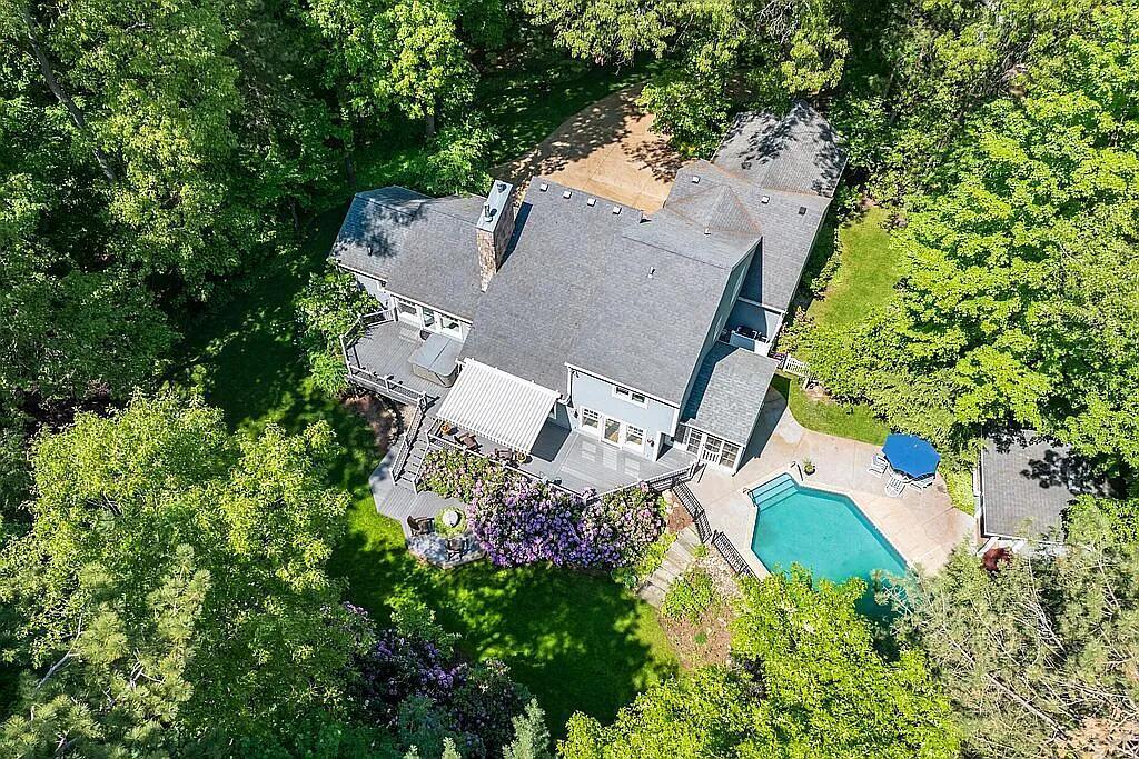 7234 S 8th