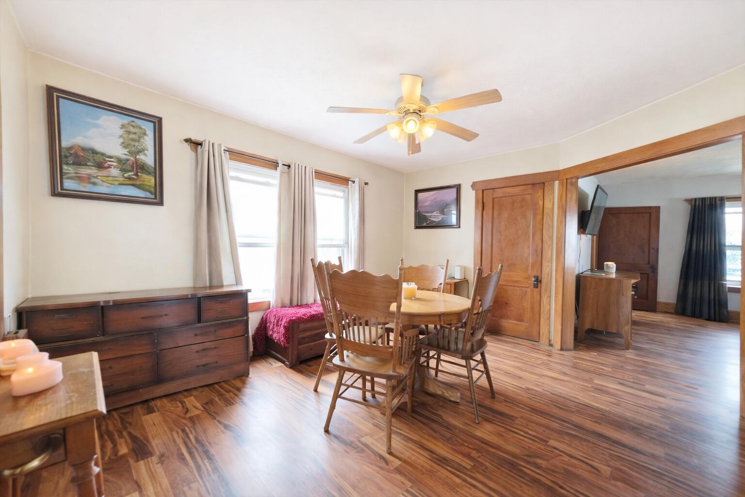 856 Capital Avenue NE