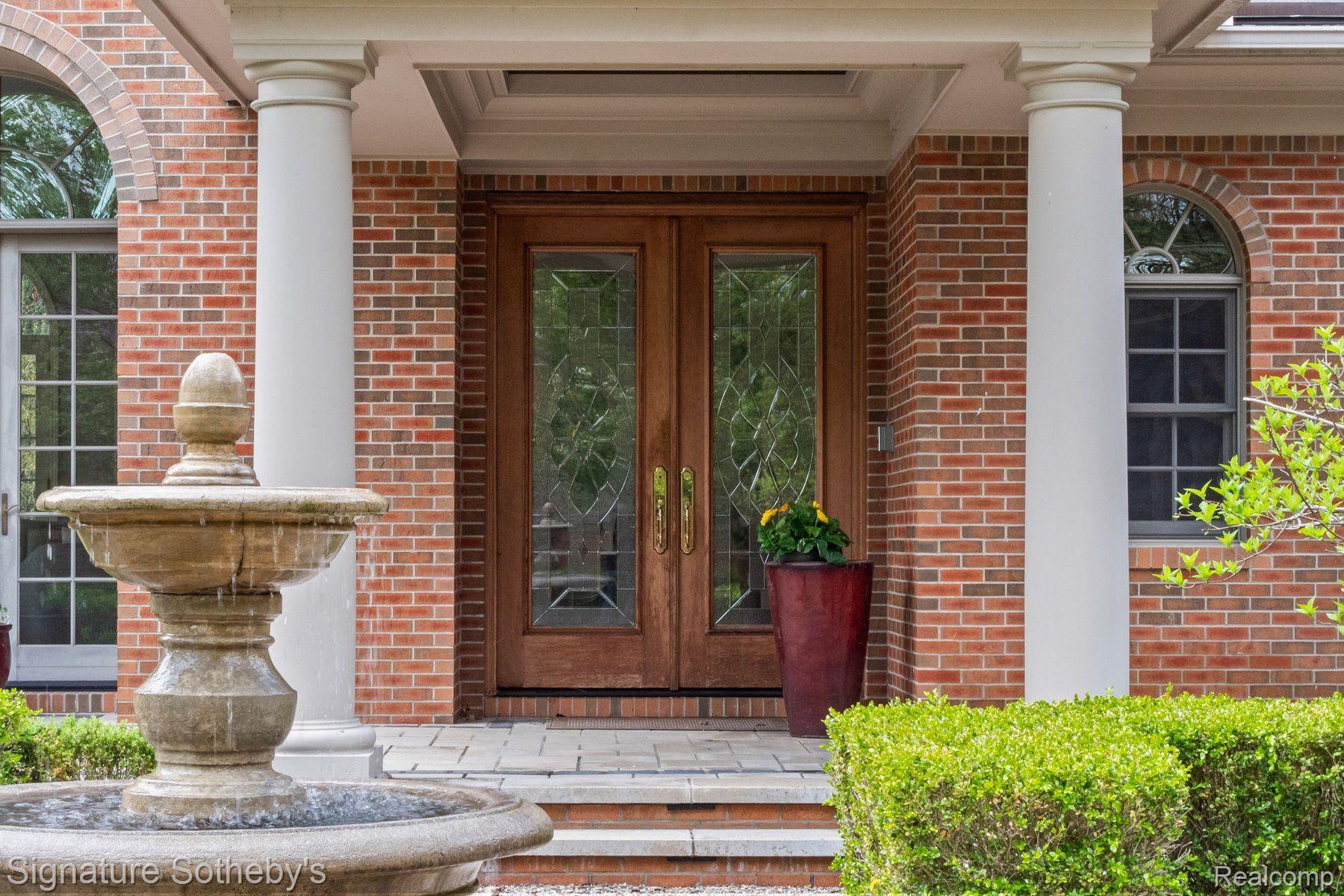 230 CORRIE Road