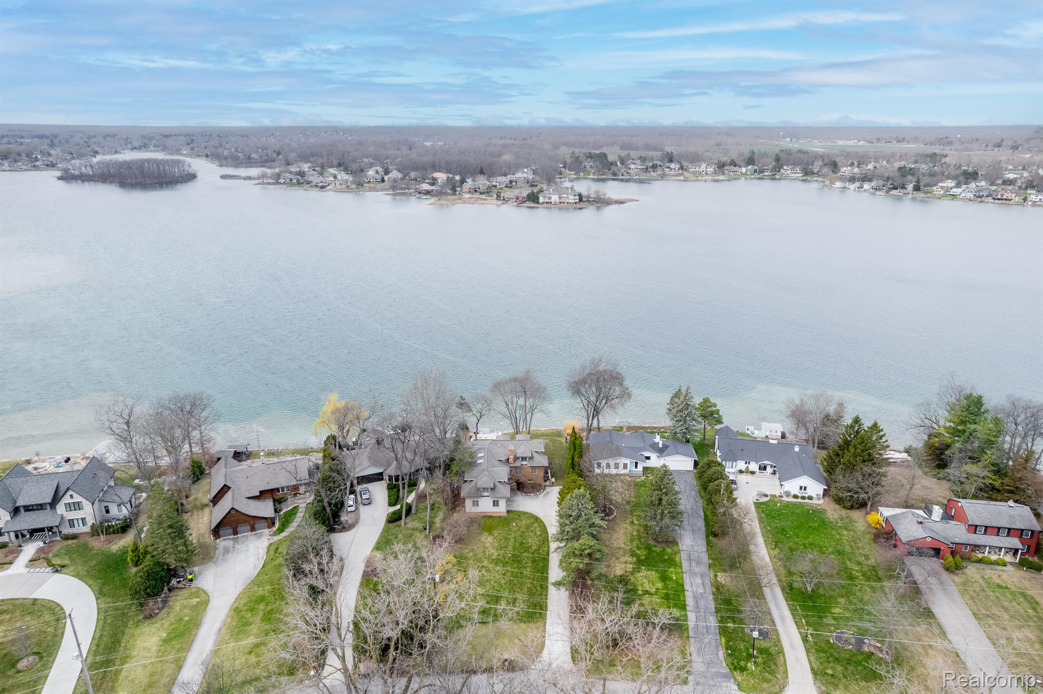 Fenton City Genesee, Michigan 48430, United States, 5 Bedrooms Bedrooms, ,4 BathroomsBathrooms,Residential,Active,112247