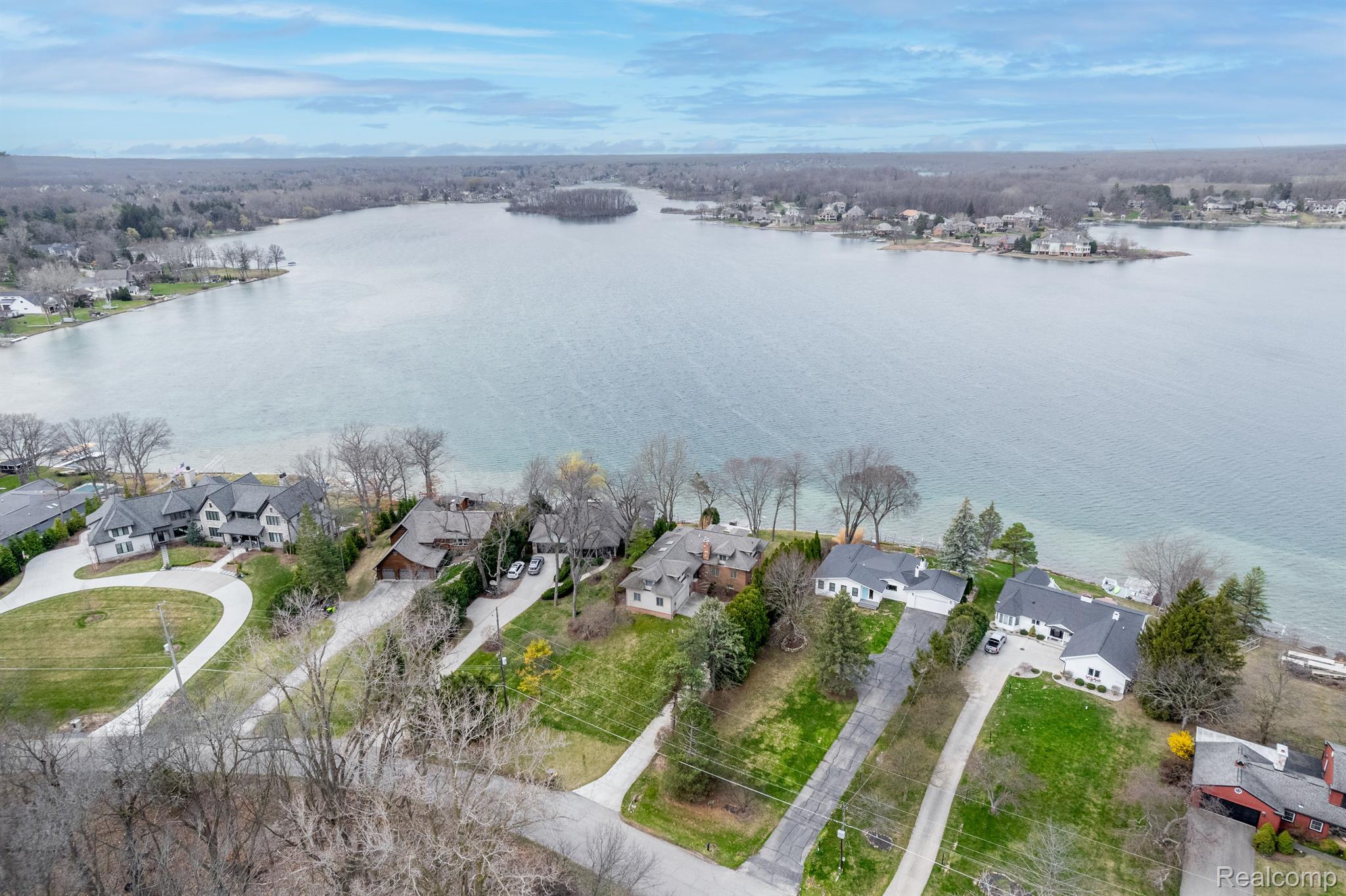 Fenton City Genesee, Michigan 48430, United States, 5 Bedrooms Bedrooms, ,4 BathroomsBathrooms,Residential,Active,112247