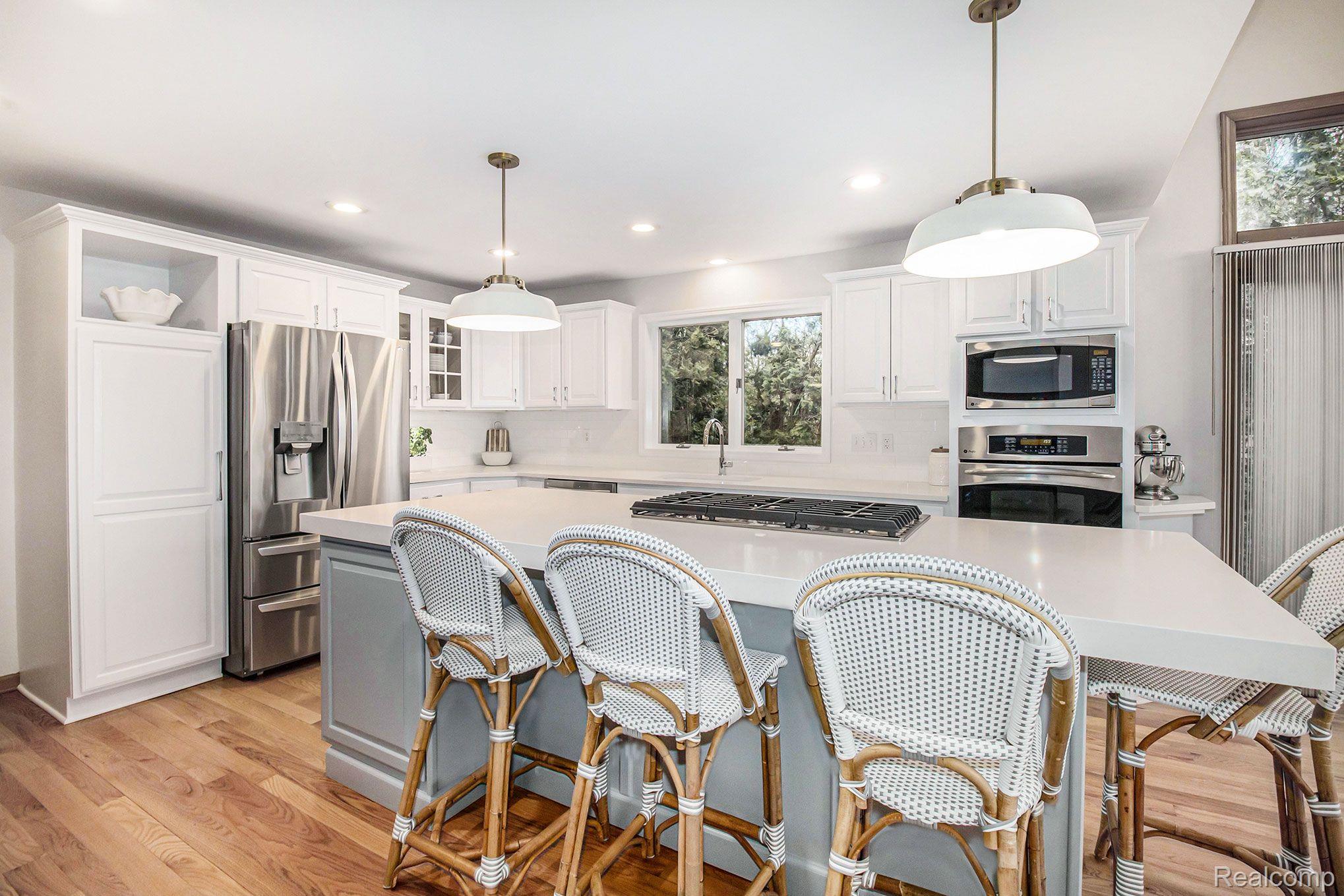 Fenton City Genesee, Michigan 48430, United States, 5 Bedrooms Bedrooms, ,4 BathroomsBathrooms,Residential,Active,112247