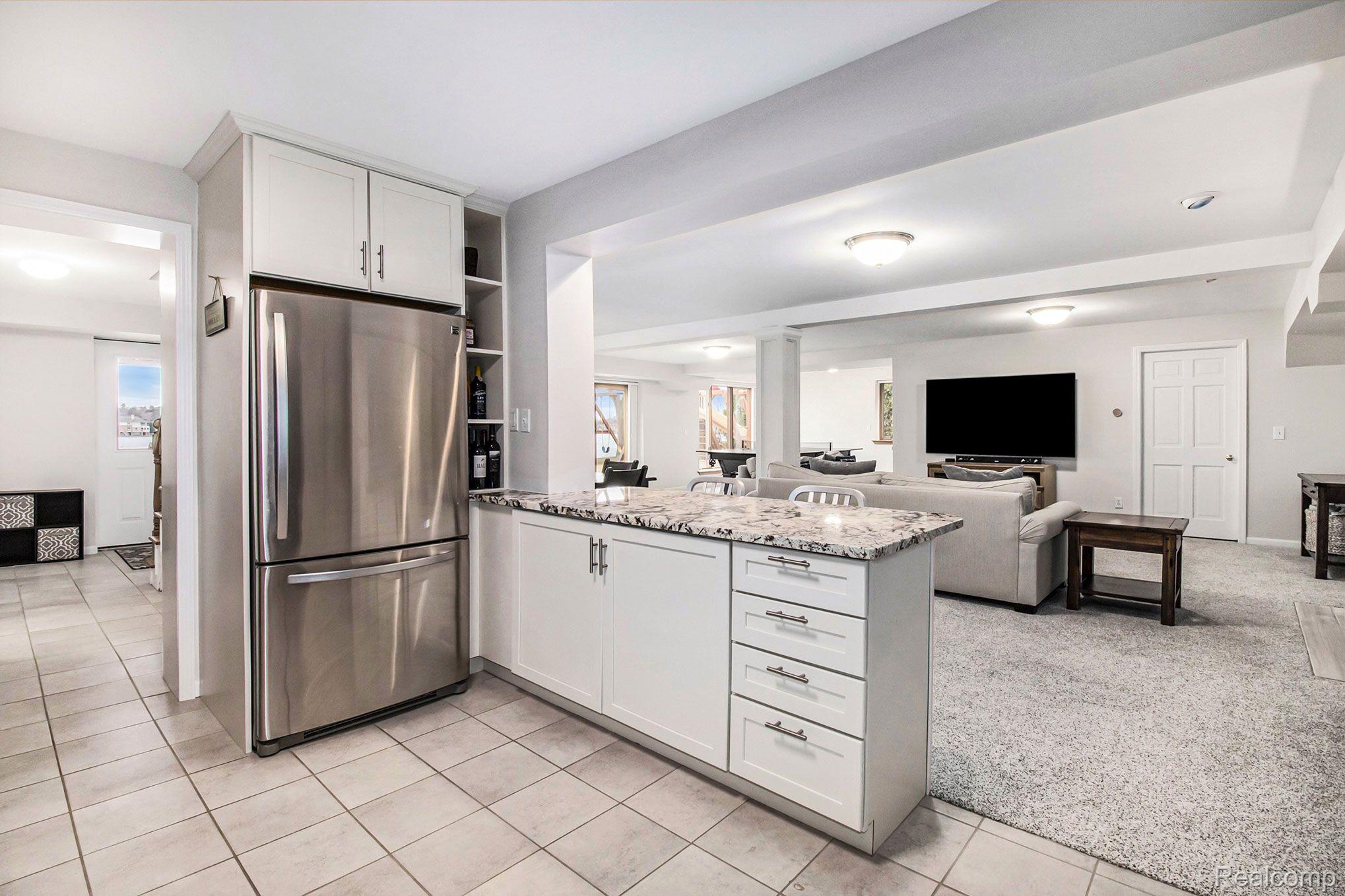 Fenton City Genesee, Michigan 48430, United States, 5 Bedrooms Bedrooms, ,4 BathroomsBathrooms,Residential,Active,112247