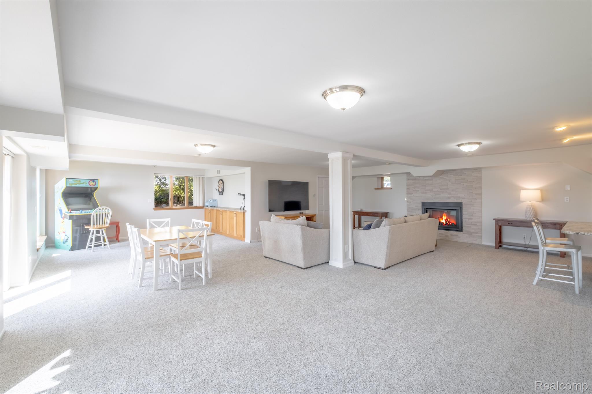 Fenton City Genesee, Michigan 48430, United States, 5 Bedrooms Bedrooms, ,4 BathroomsBathrooms,Residential,Active,112247