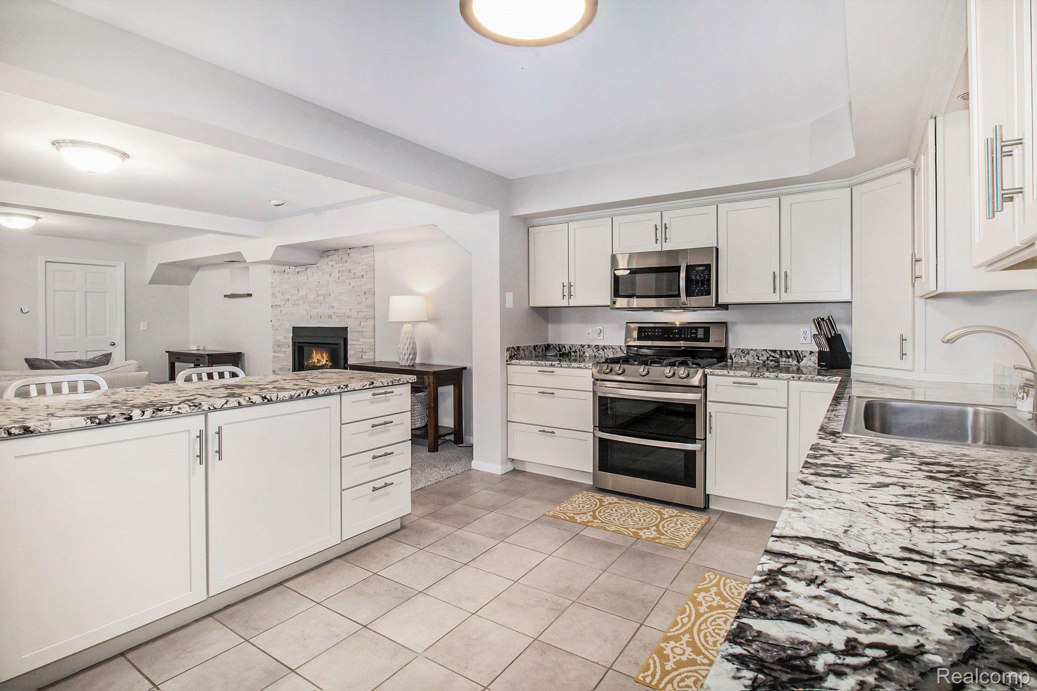 Fenton City Genesee, Michigan 48430, United States, 5 Bedrooms Bedrooms, ,4 BathroomsBathrooms,Residential,Active,112247