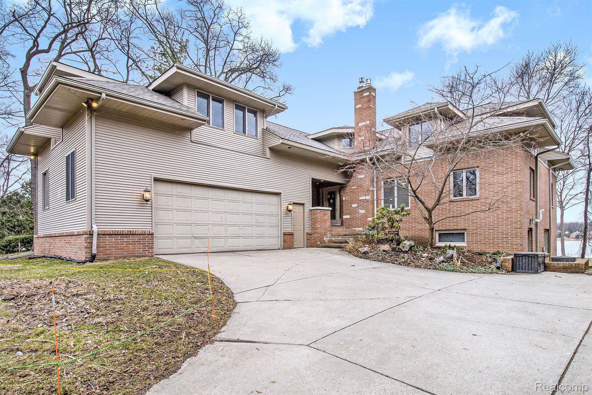 Fenton City Genesee, Michigan 48430, United States, 5 Bedrooms Bedrooms, ,4 BathroomsBathrooms,Residential,Active,112247