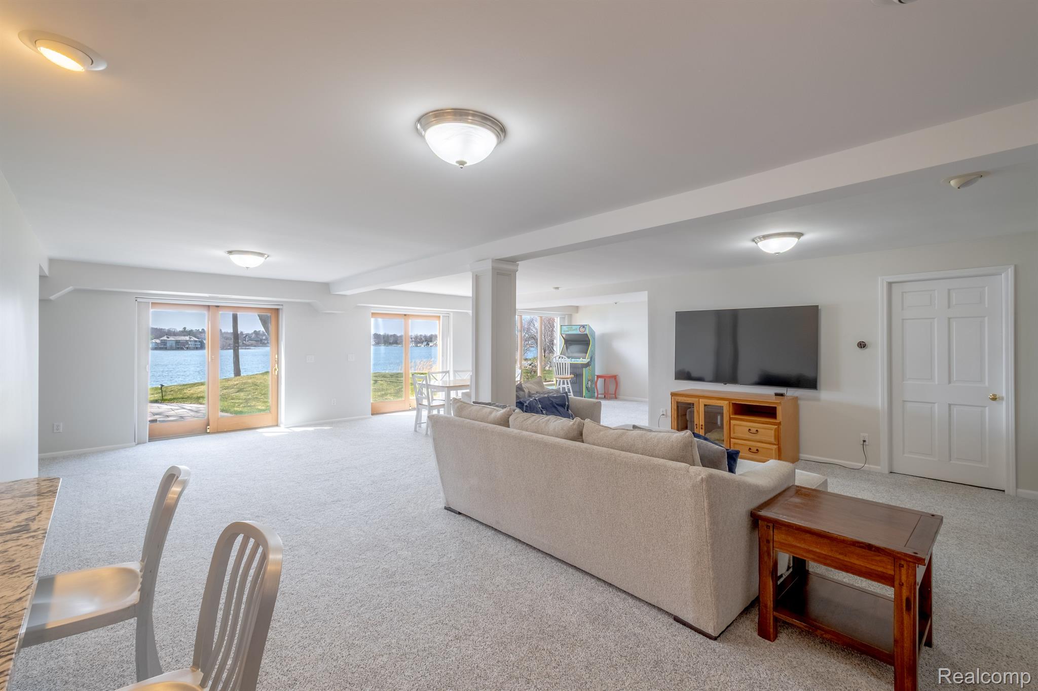 Fenton City Genesee, Michigan 48430, United States, 5 Bedrooms Bedrooms, ,4 BathroomsBathrooms,Residential,Active,112247