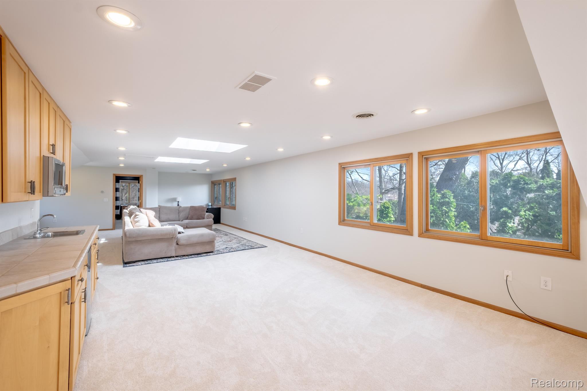 Fenton City Genesee, Michigan 48430, United States, 5 Bedrooms Bedrooms, ,4 BathroomsBathrooms,Residential,Active,112247