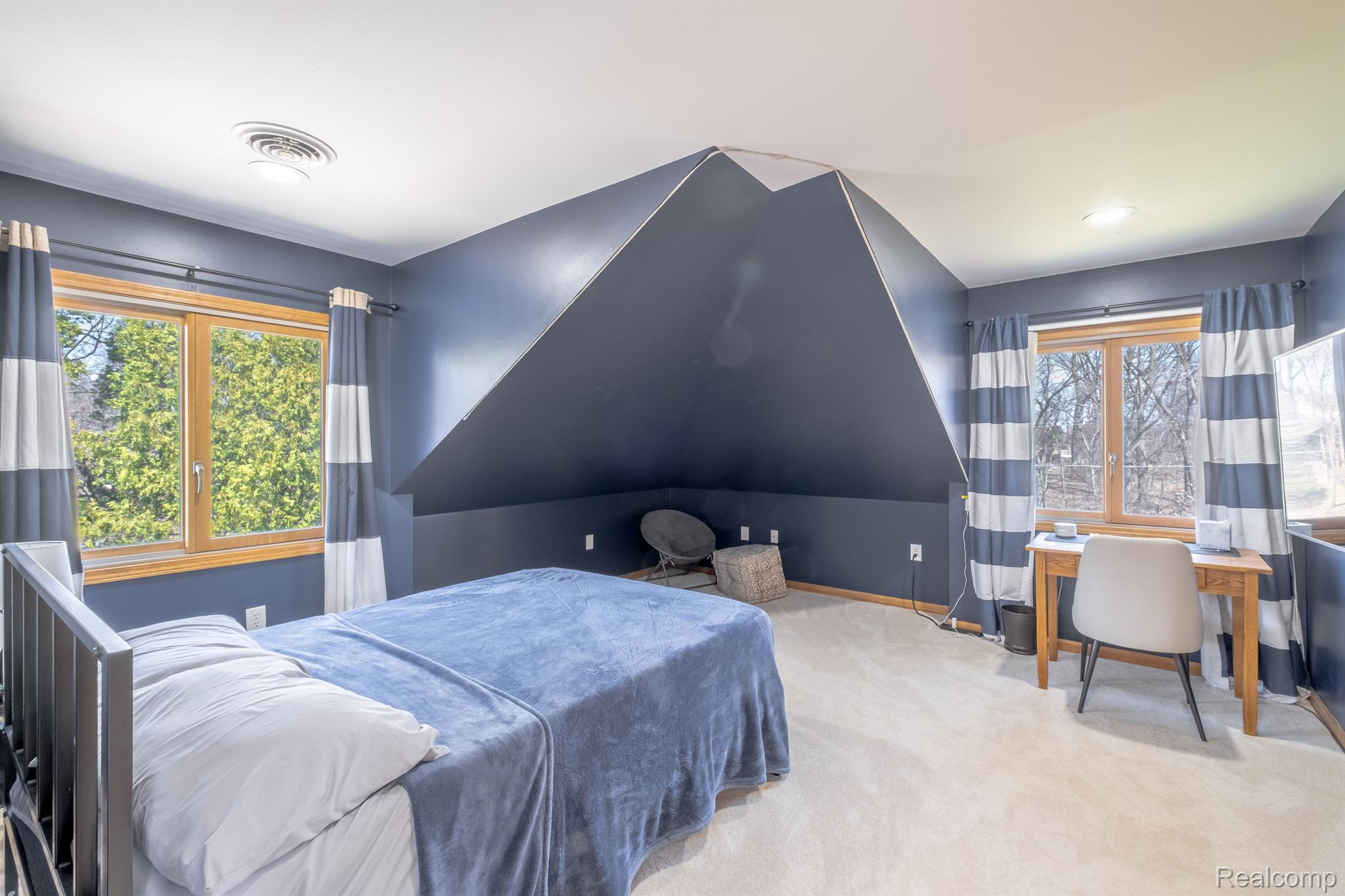 Fenton City Genesee, Michigan 48430, United States, 5 Bedrooms Bedrooms, ,4 BathroomsBathrooms,Residential,Active,112247