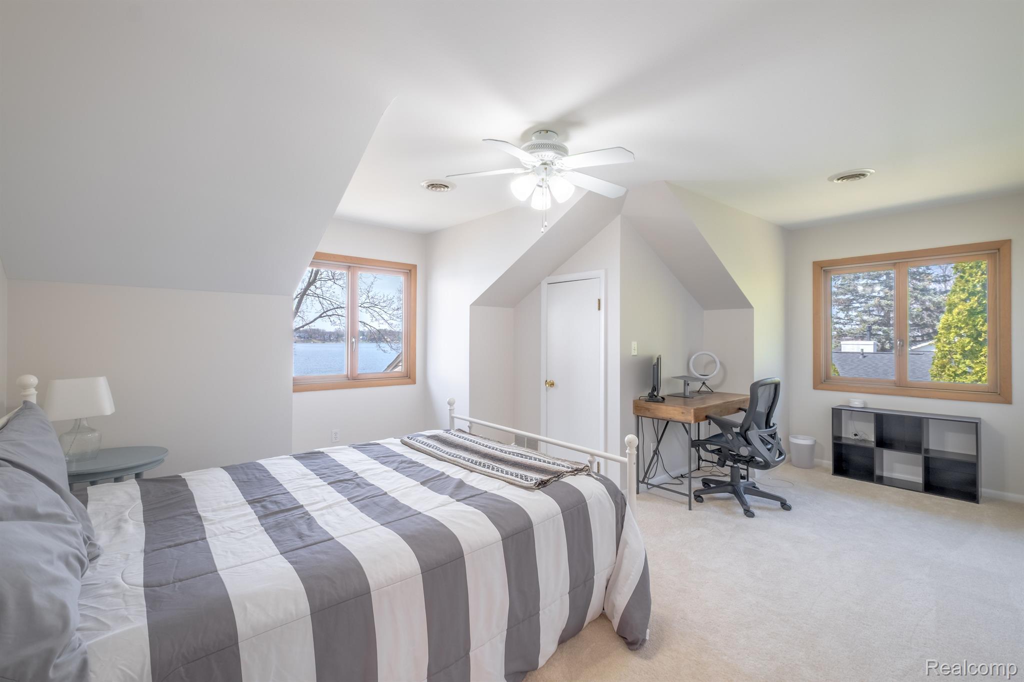 Fenton City Genesee, Michigan 48430, United States, 5 Bedrooms Bedrooms, ,4 BathroomsBathrooms,Residential,Active,112247