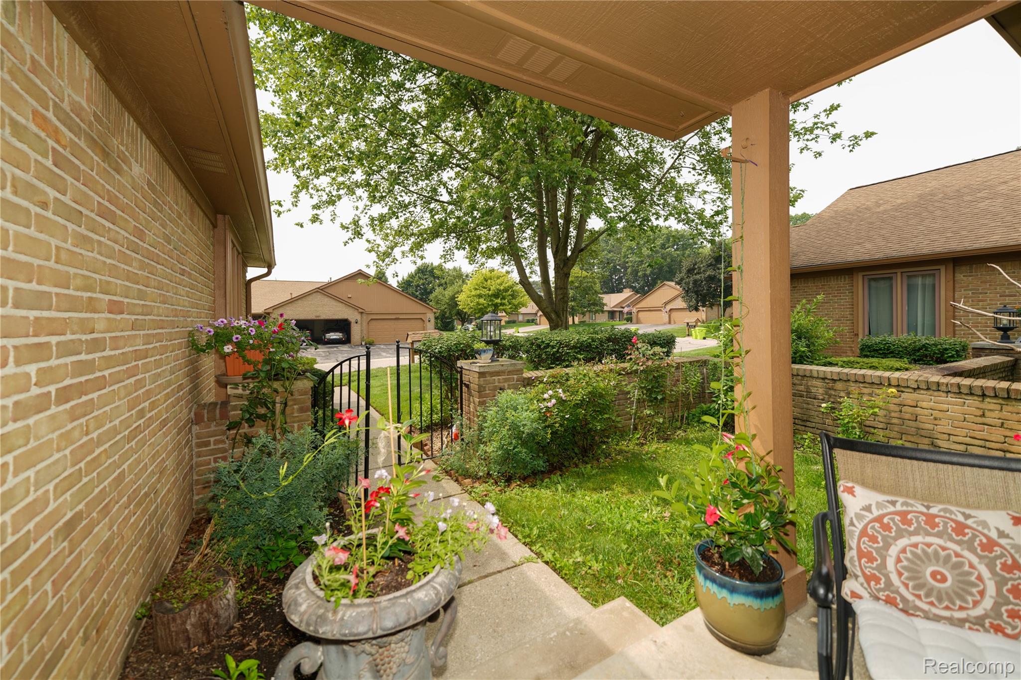 2162 London Bridge Drive