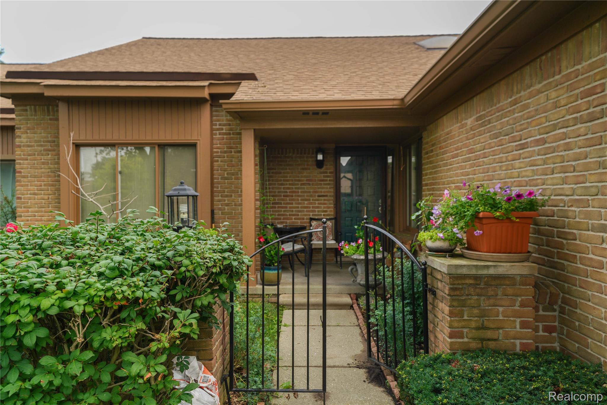 2162 London Bridge Drive