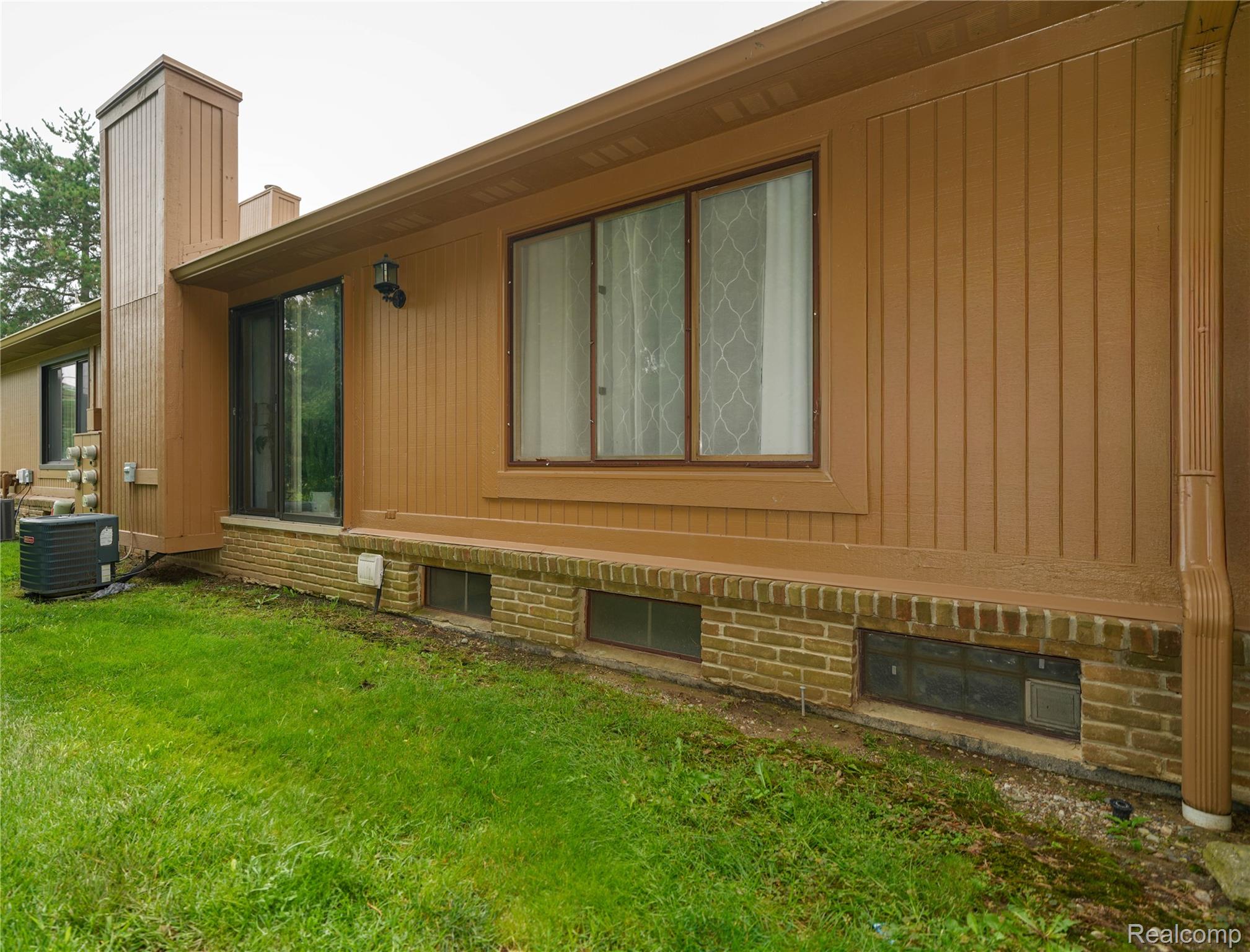 2162 London Bridge Drive