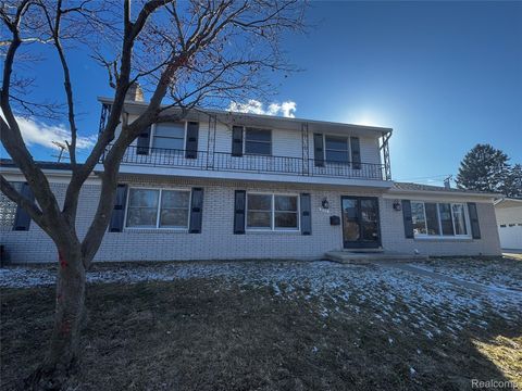 855 Avon Court Grosse Pointe Woods City MI 48236