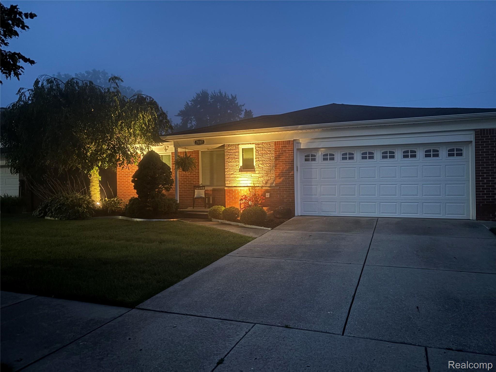 7697 Carrousel Boulevard