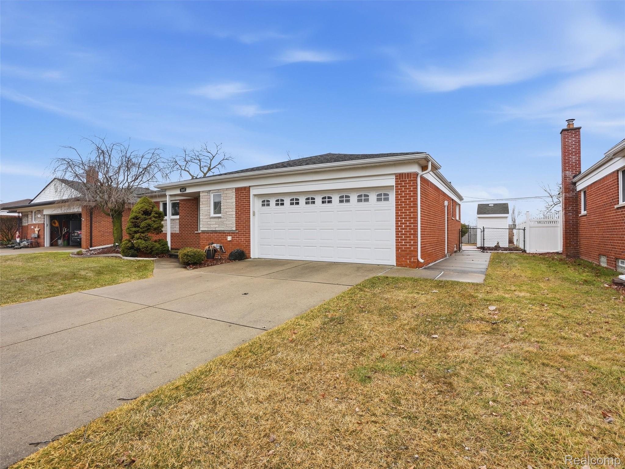 7697 Carrousel Boulevard