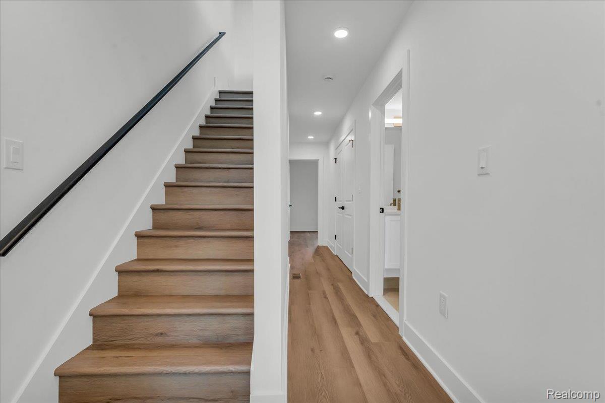 Detroit City, Michigan 48208, United States, 2 Bedrooms Bedrooms, ,3 BathroomsBathrooms,Residential,Active,232383