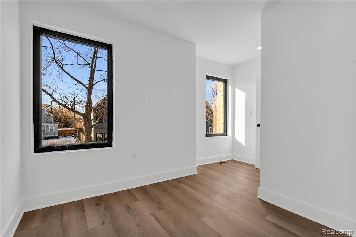 Detroit City, Michigan 48208, United States, 2 Bedrooms Bedrooms, ,3 BathroomsBathrooms,Residential,Active,232383