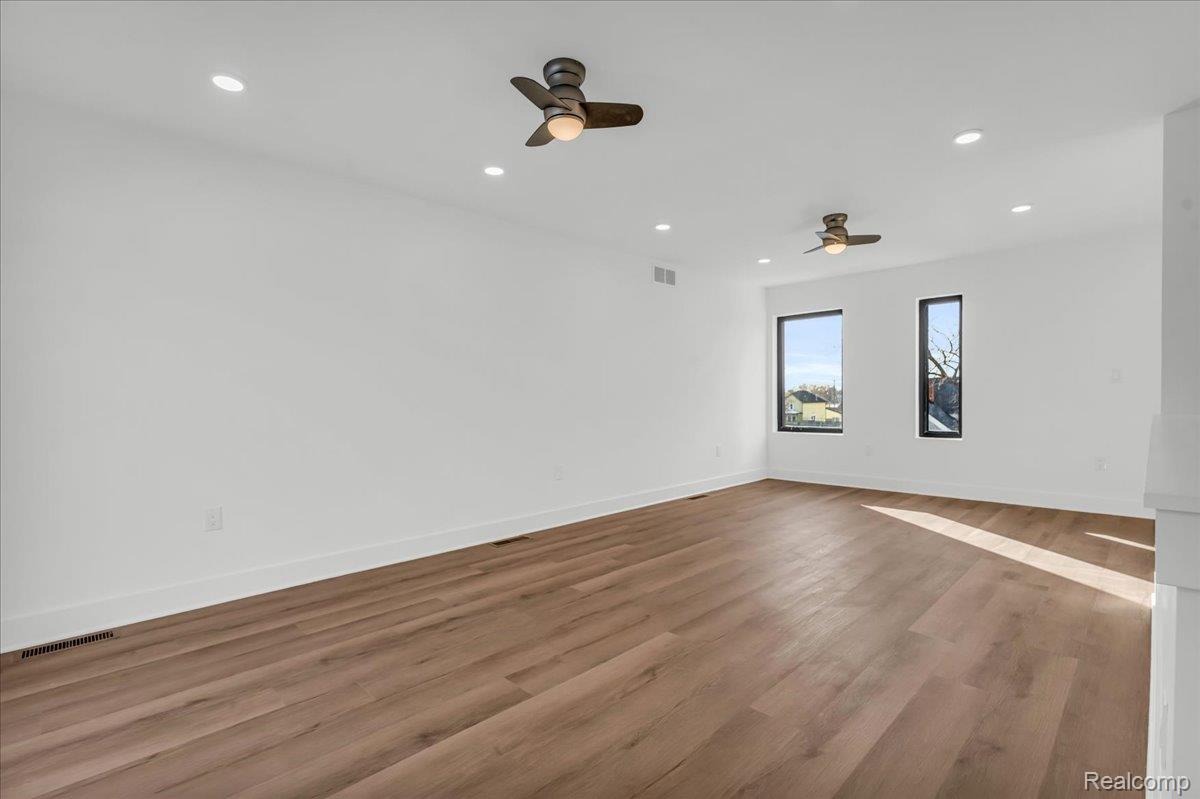 Detroit City, Michigan 48208, United States, 2 Bedrooms Bedrooms, ,3 BathroomsBathrooms,Residential,Active,232383