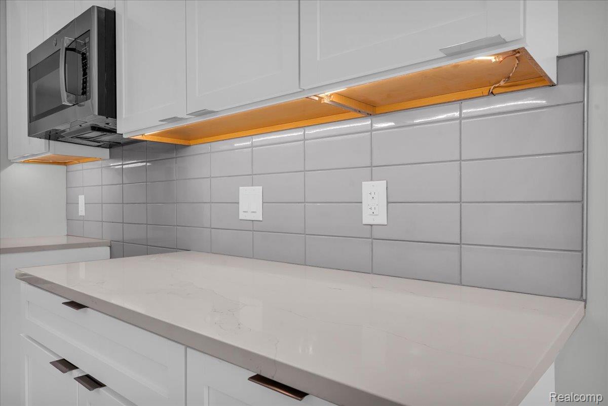 Detroit City, Michigan 48208, United States, 2 Bedrooms Bedrooms, ,3 BathroomsBathrooms,Residential,Active,232383