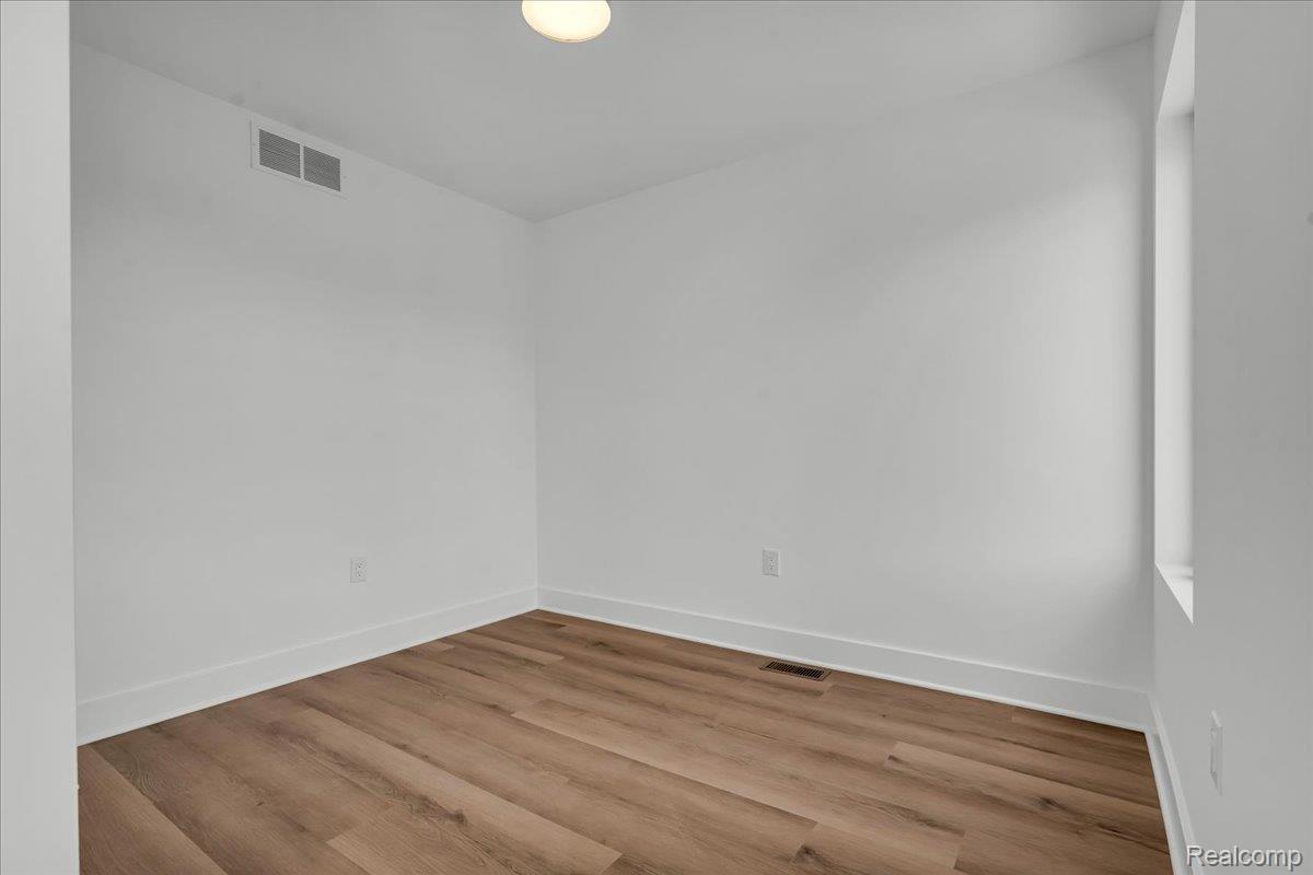 Detroit City, Michigan 48208, United States, 2 Bedrooms Bedrooms, ,3 BathroomsBathrooms,Residential,Active,232383