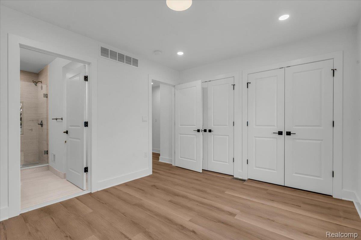 Detroit City, Michigan 48208, United States, 2 Bedrooms Bedrooms, ,3 BathroomsBathrooms,Residential,Active,232383