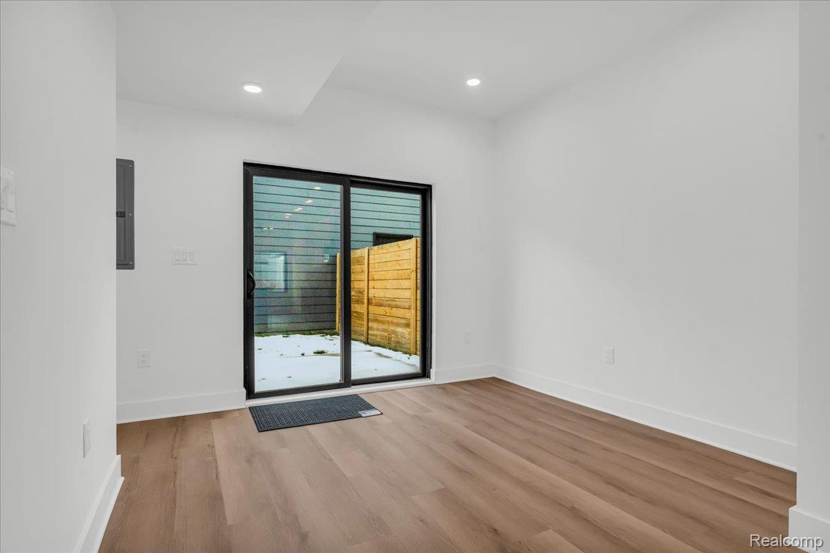 Detroit City, Michigan 48208, United States, 2 Bedrooms Bedrooms, ,3 BathroomsBathrooms,Residential,Active,232383