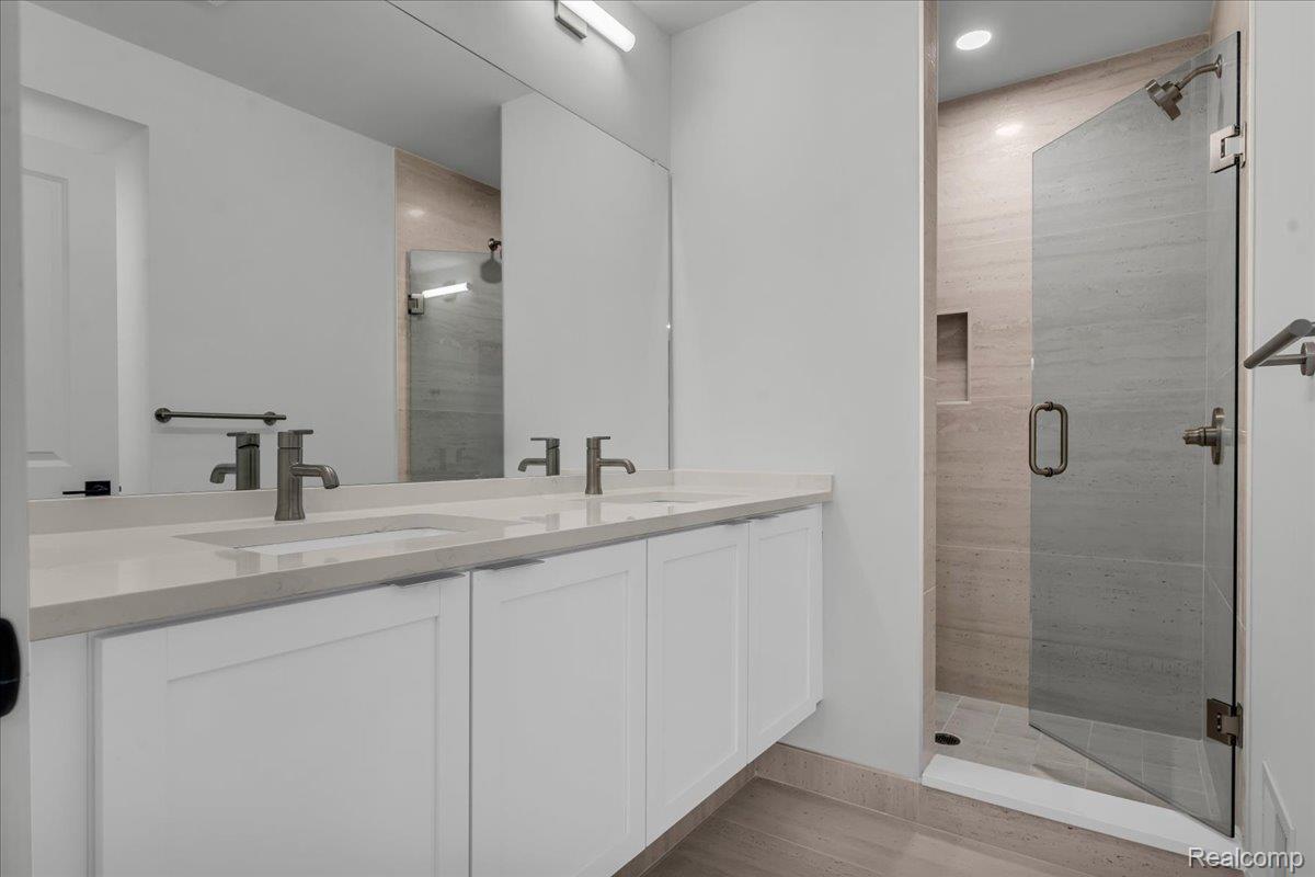 Detroit City, Michigan 48208, United States, 2 Bedrooms Bedrooms, ,3 BathroomsBathrooms,Residential,Active,232383