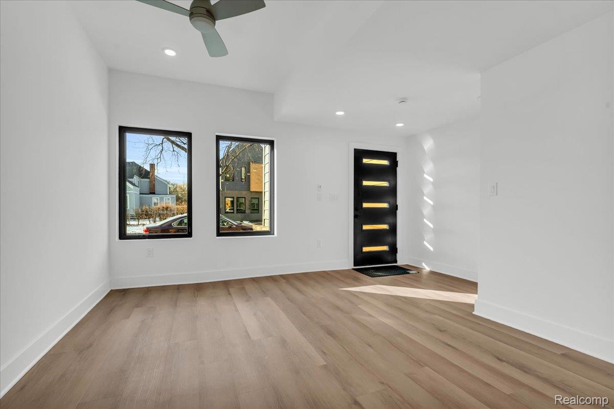 Detroit City, Michigan 48208, United States, 2 Bedrooms Bedrooms, ,3 BathroomsBathrooms,Residential,Active,232383