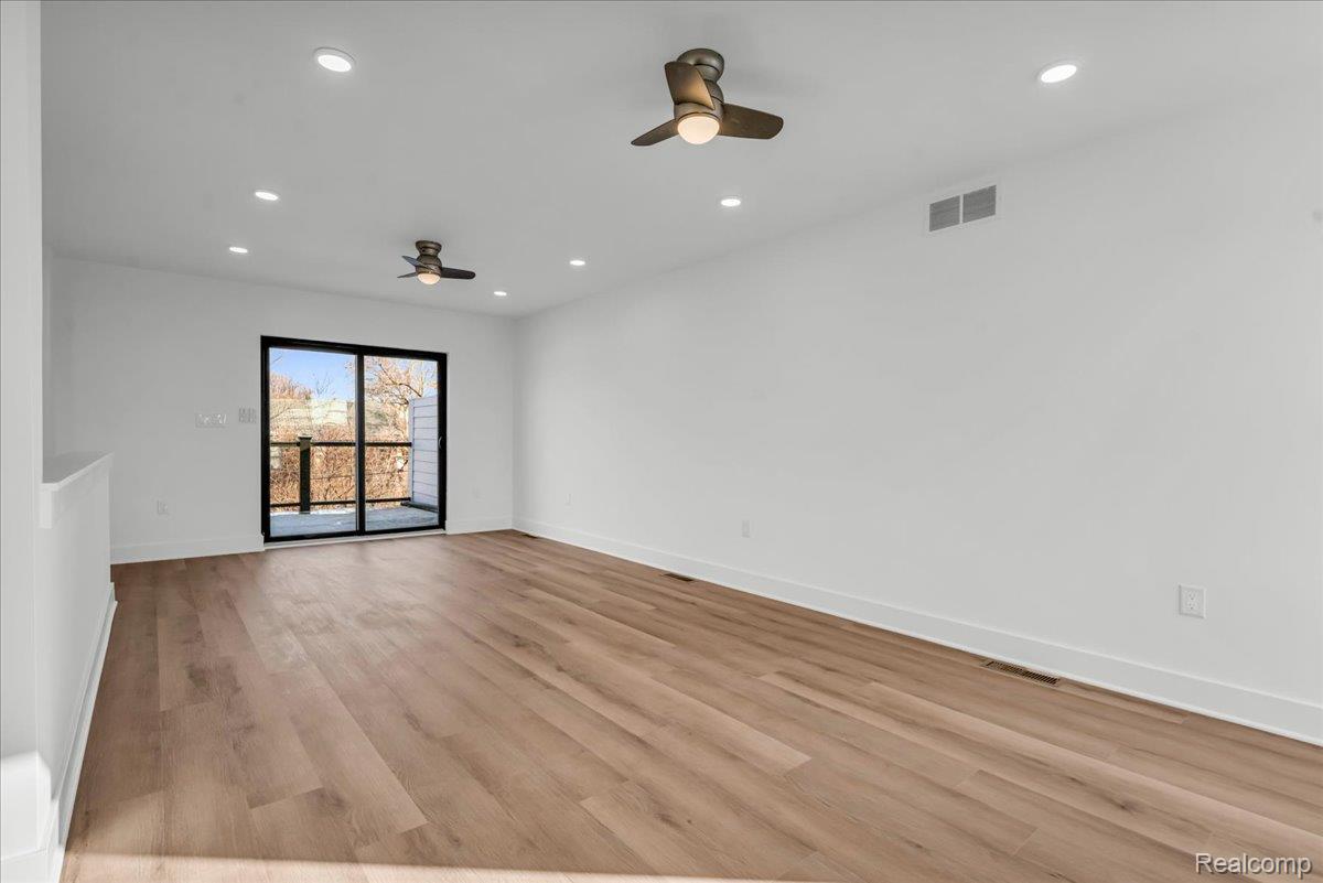 Detroit City, Michigan 48208, United States, 2 Bedrooms Bedrooms, ,3 BathroomsBathrooms,Residential,Active,232383