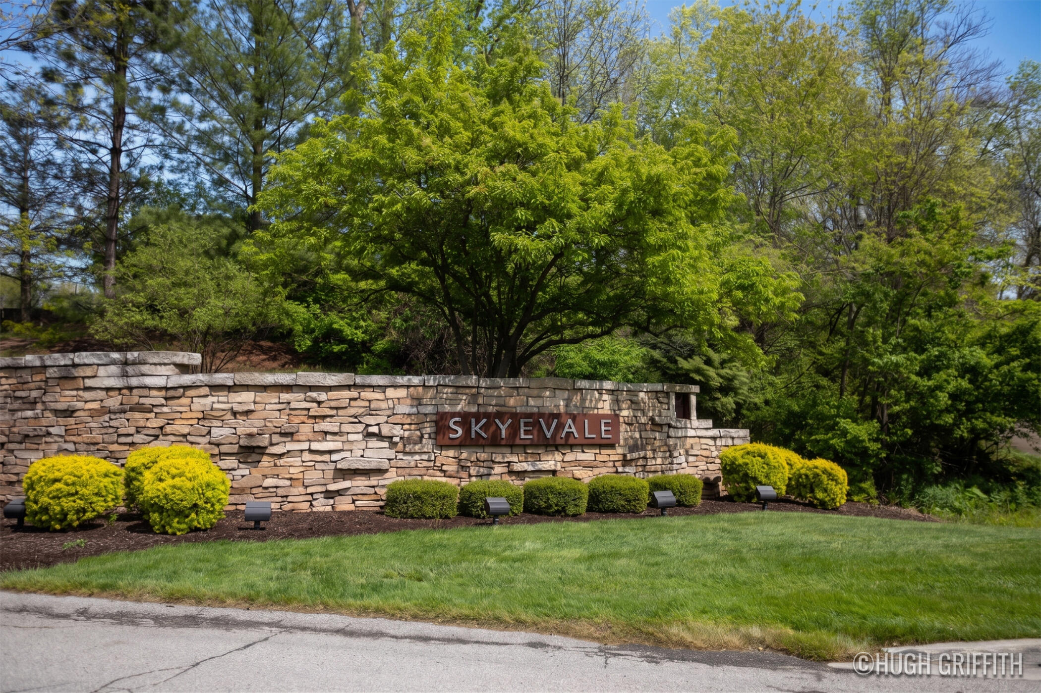 899 Skyevale NE