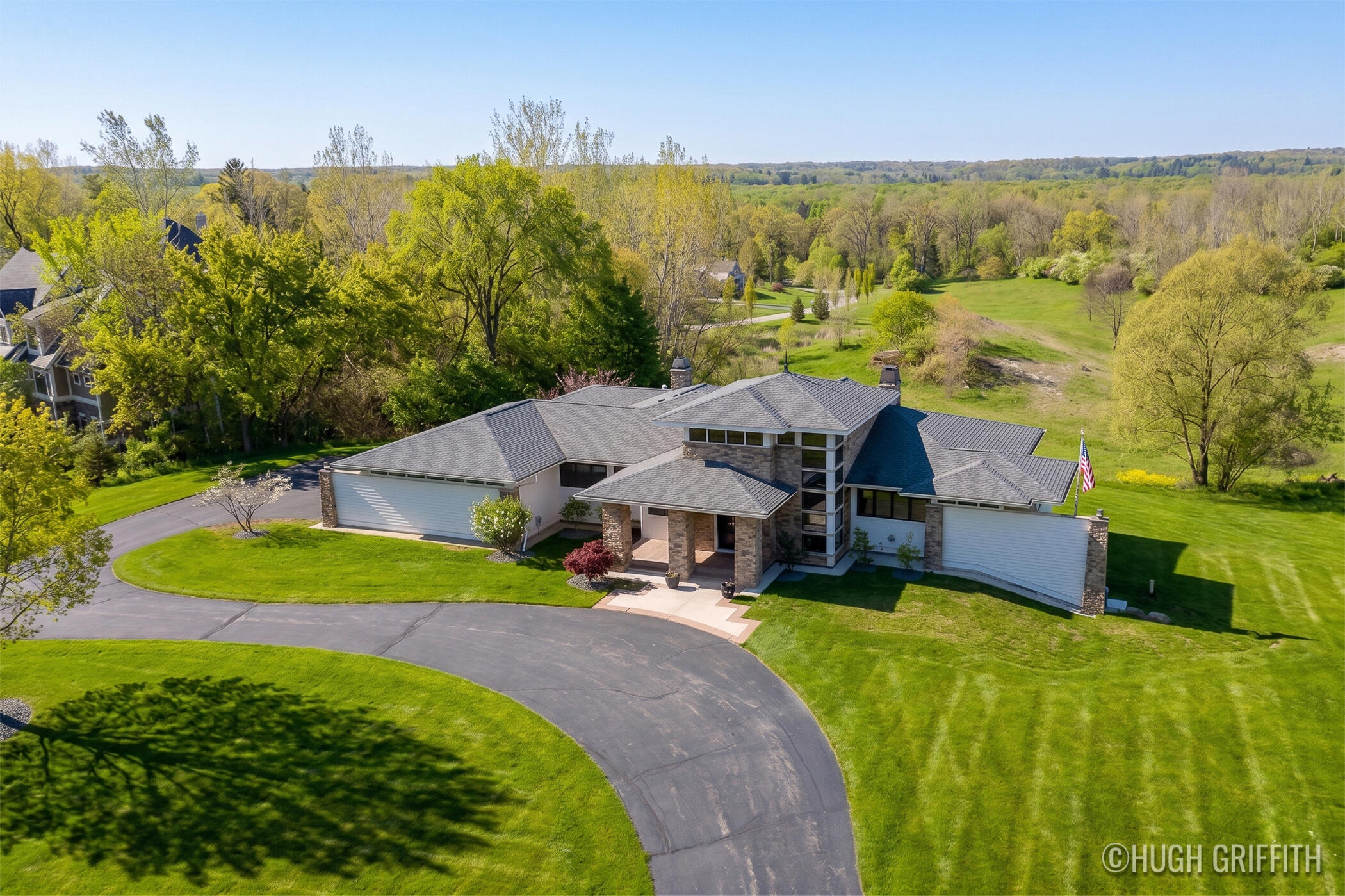 899 Skyevale NE