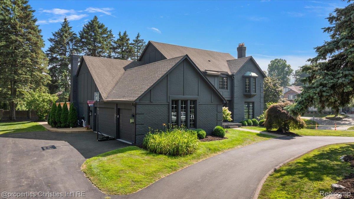 706 Great Oaks Drive