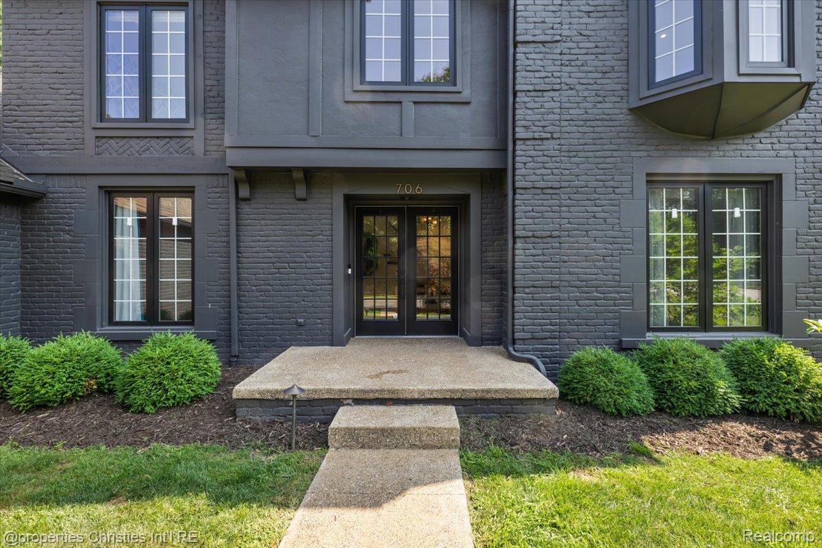 706 Great Oaks Drive