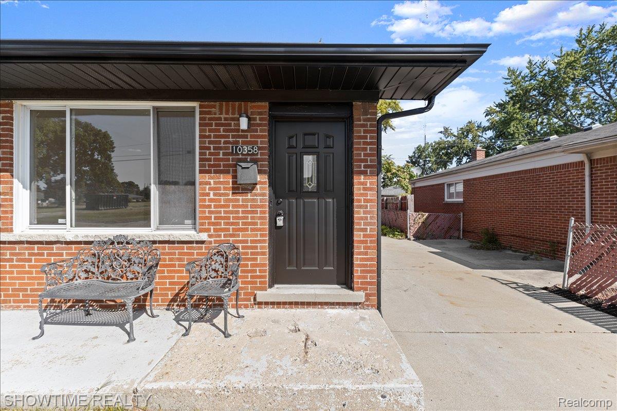 10358 Cloverdale Avenue