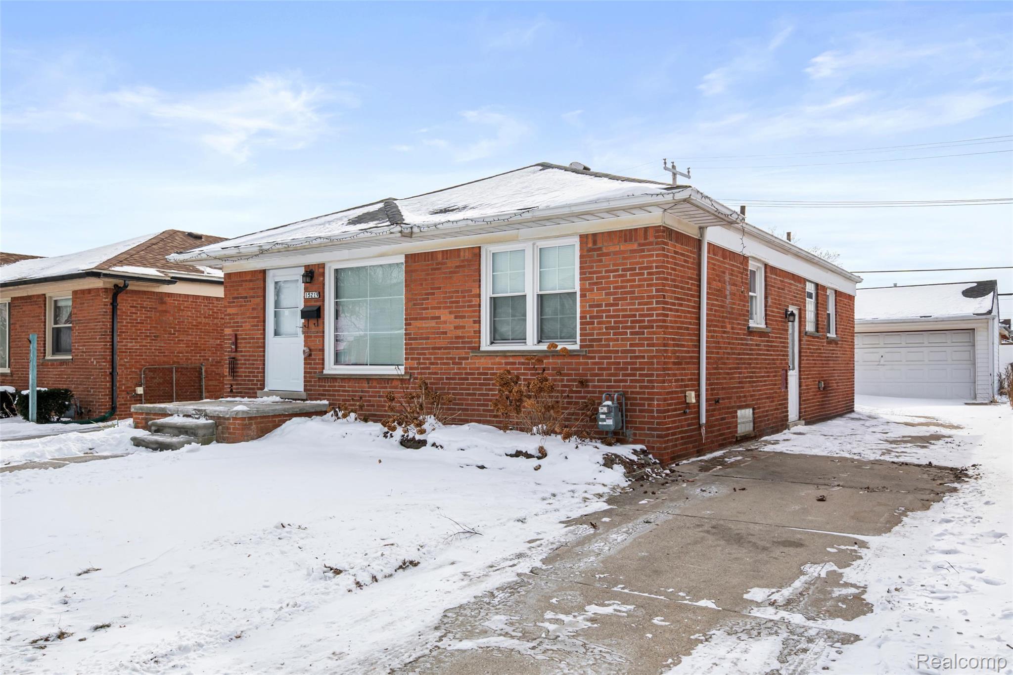 15219 University Street