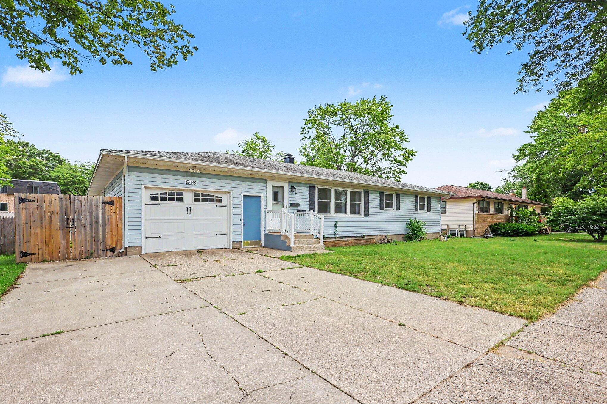 916 Sherwood Road