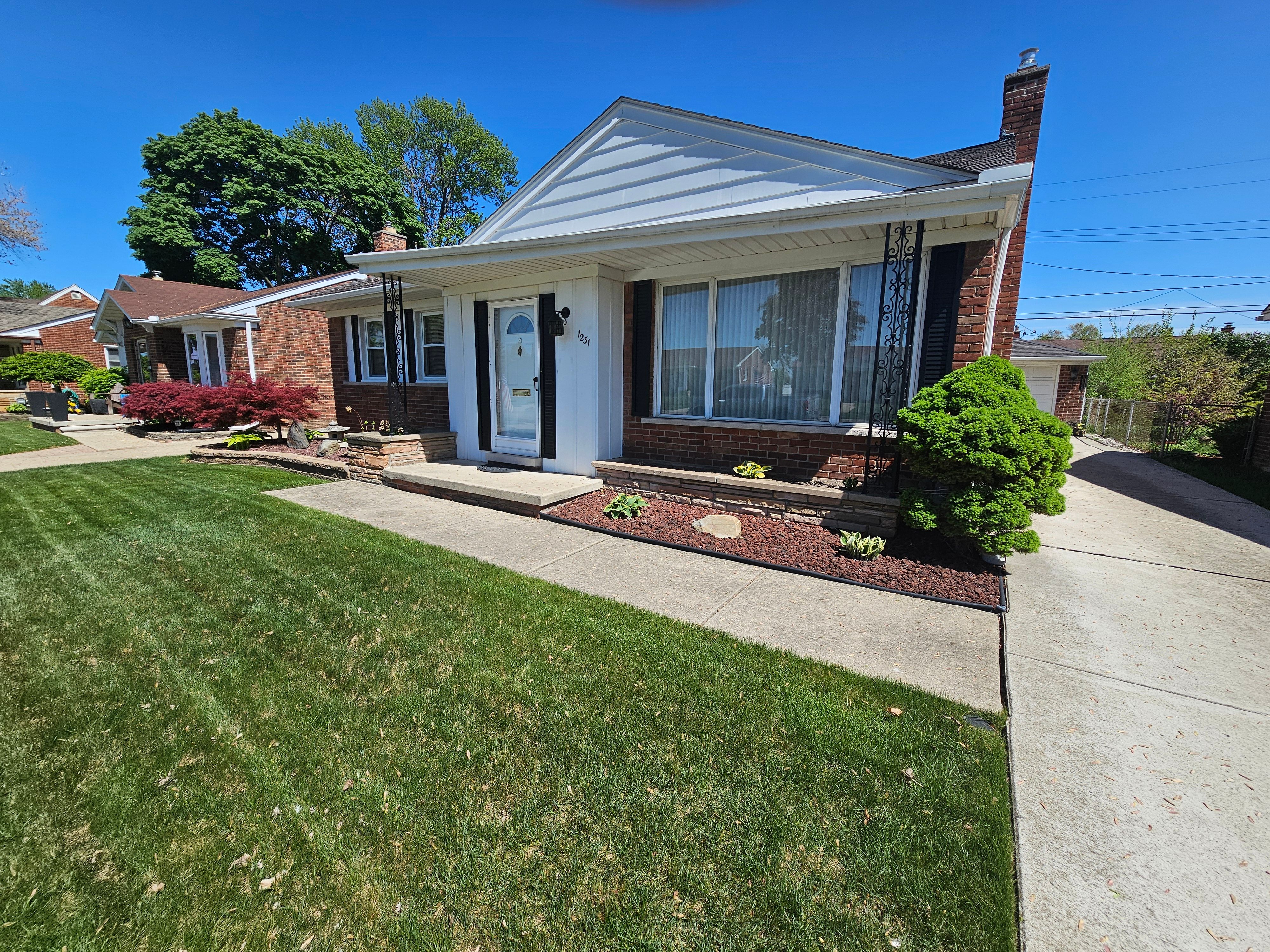1231 Linden