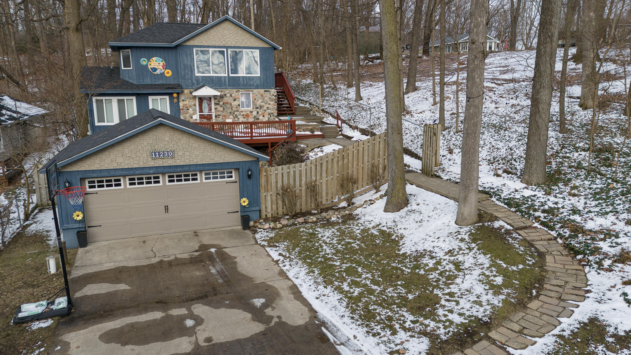 11230 Lakeshore Drive