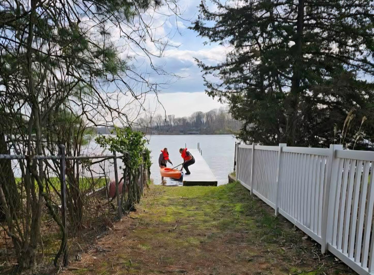 11230 Lakeshore Drive