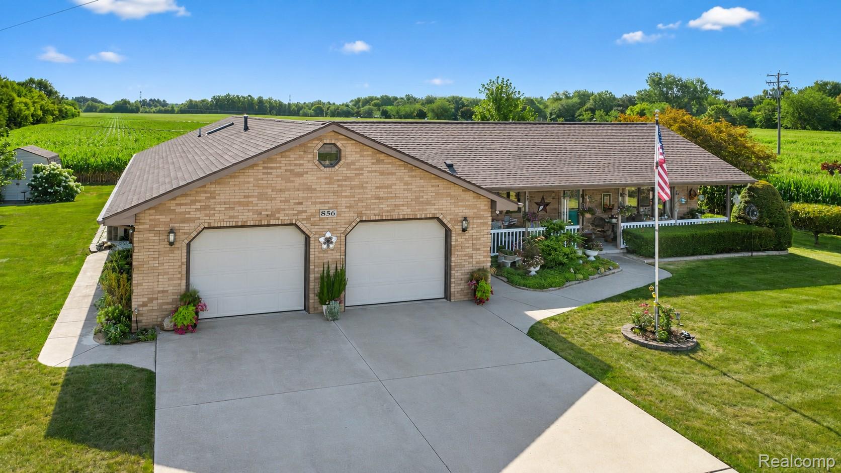 856 N Hemlock Road
