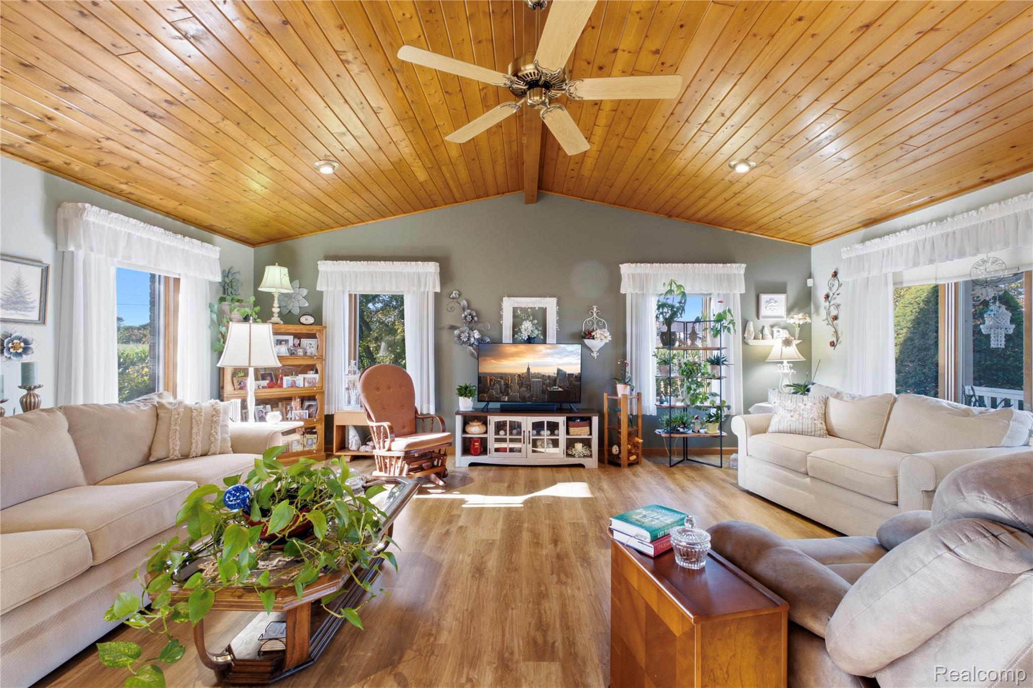 856 N Hemlock Road