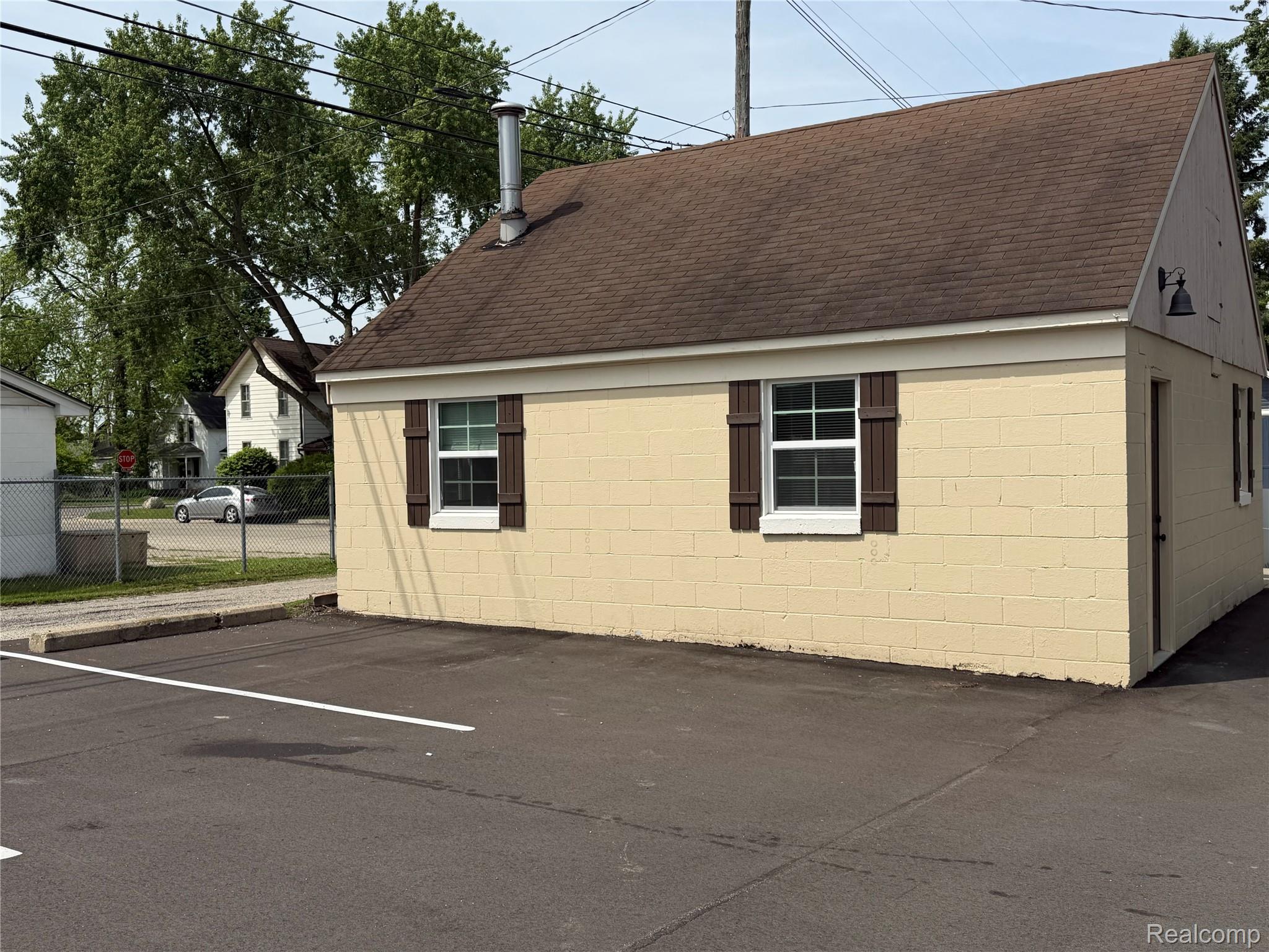 129 W LAKE Street
