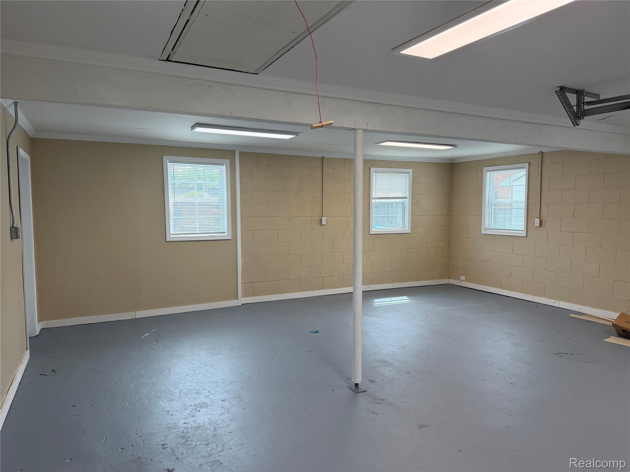 129 W LAKE Street