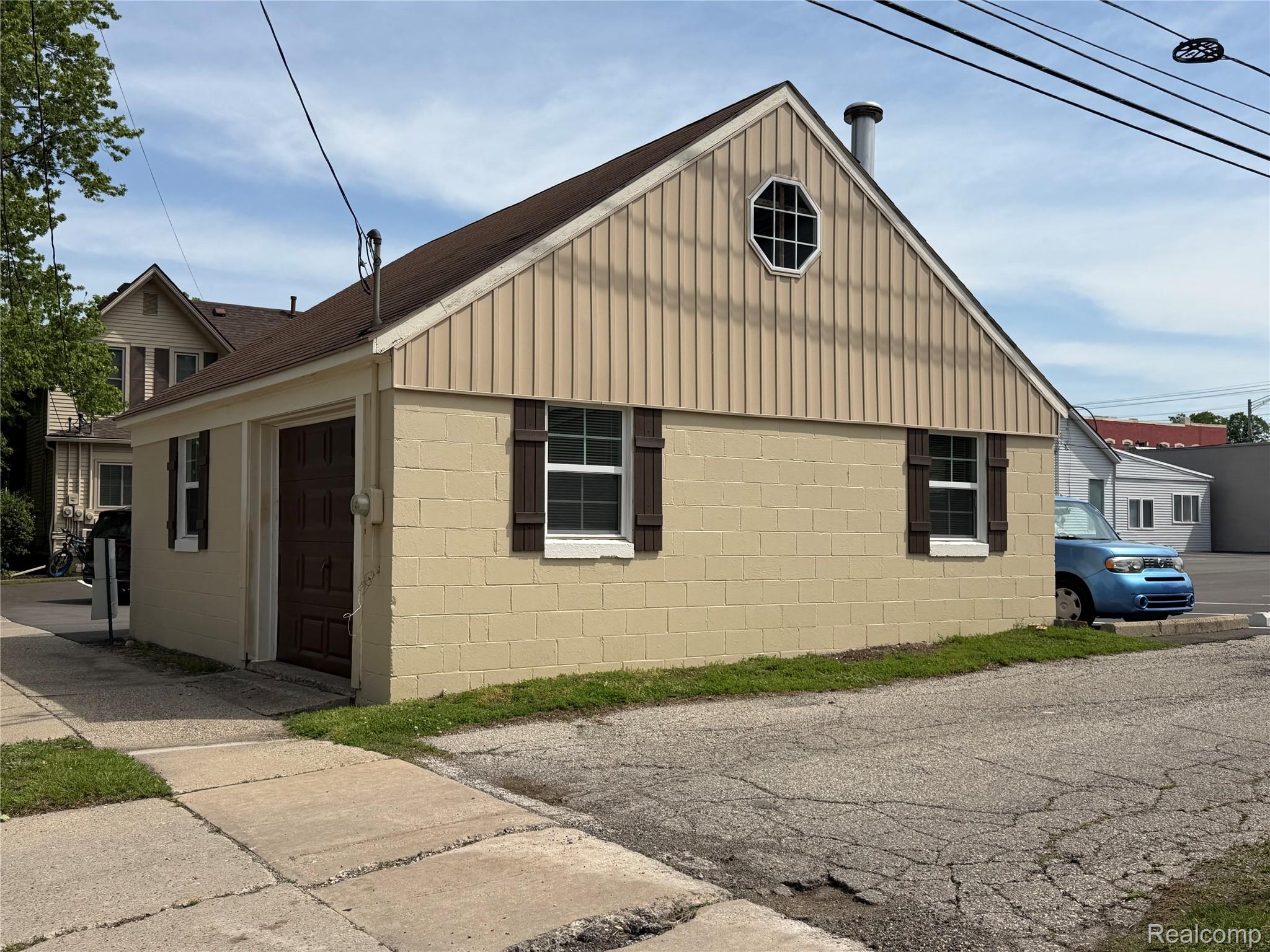 129 W LAKE Street