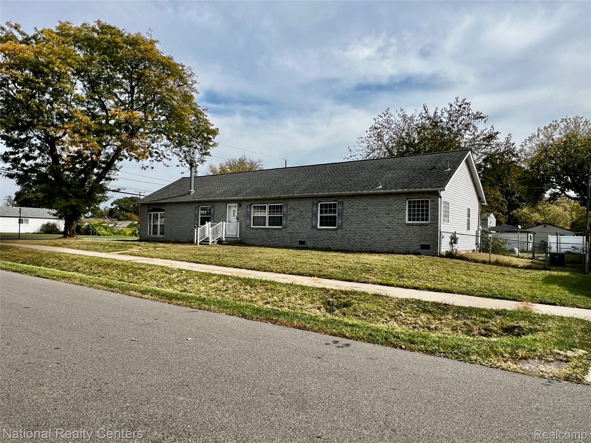 8015 Syracuse Street